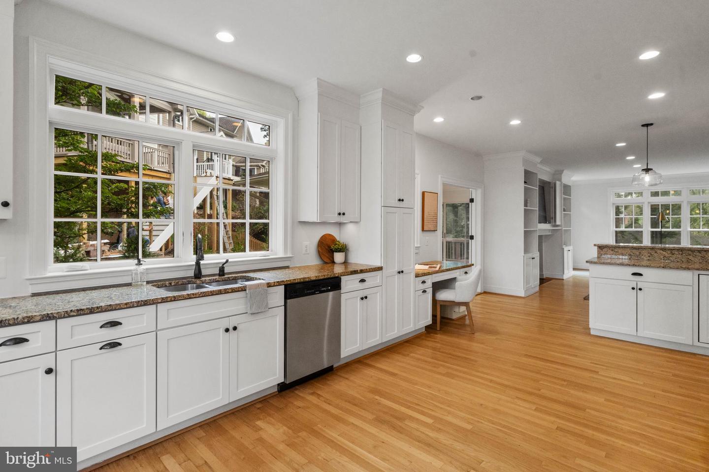 3722 N WOODROW ST, ARLINGTON, Virginia 22207, 6 Bedrooms Bedrooms, ,5 BathroomsBathrooms,Residential,For sale,3722 N WOODROW ST,VAAR2063822 MLS # VAAR2063822