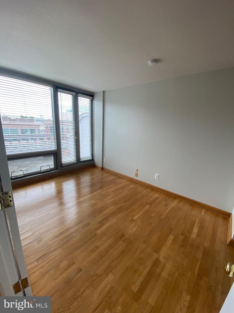 801 PENNSYLVANIA AVE NW #PH06, WASHINGTON, District Of Columbia 20004, 1 Bedroom Bedrooms, ,1 BathroomBathrooms,Residential,For sale,801 PENNSYLVANIA AVE NW #PH06,DCDC2223024 MLS # DCDC2223024