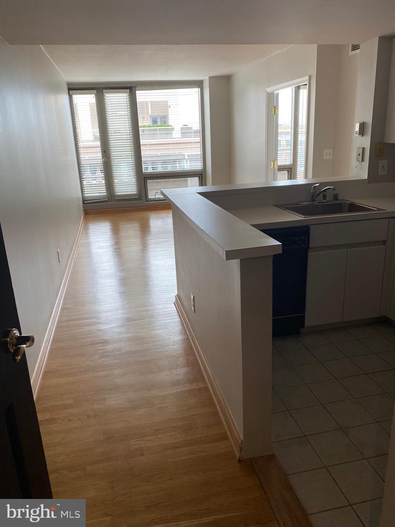 801 PENNSYLVANIA AVE NW #PH06, WASHINGTON, District Of Columbia 20004, 1 Bedroom Bedrooms, ,1 BathroomBathrooms,Residential,For sale,801 PENNSYLVANIA AVE NW #PH06,DCDC2223024 MLS # DCDC2223024