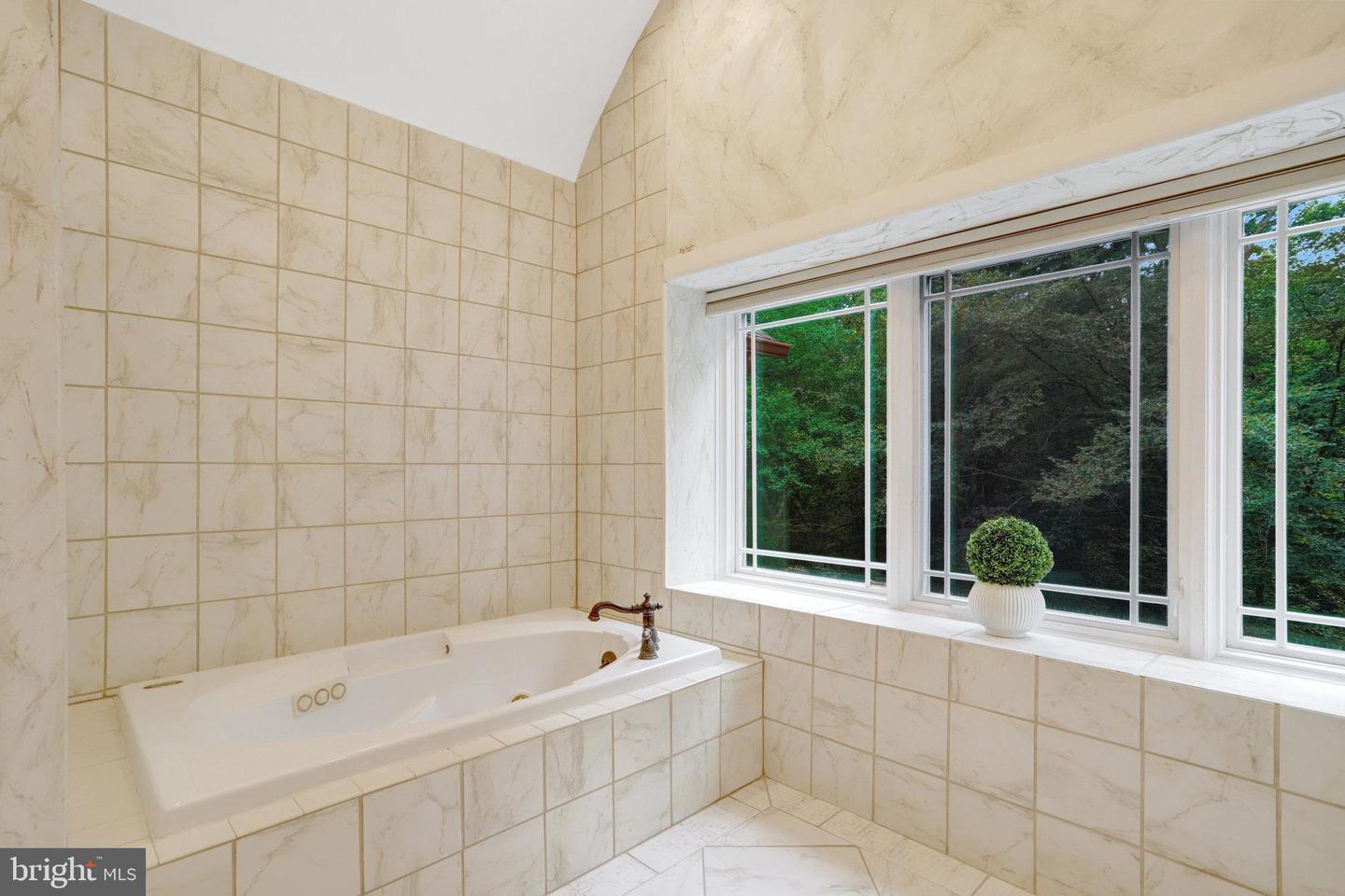 10510 HENDERSON RD, FAIRFAX STATION, Virginia 22039, 5 Bedrooms Bedrooms, ,3 BathroomsBathrooms,Residential,For sale,10510 HENDERSON RD,VAFX2268076 MLS # VAFX2268076