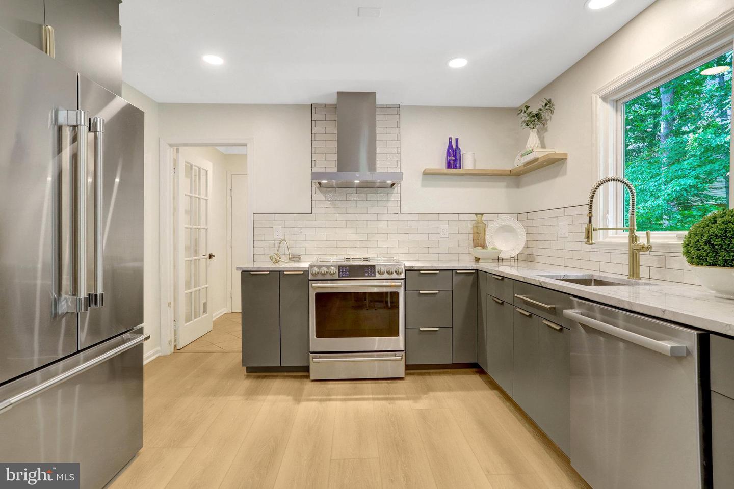 10510 HENDERSON RD, FAIRFAX STATION, Virginia 22039, 5 Bedrooms Bedrooms, ,3 BathroomsBathrooms,Residential,For sale,10510 HENDERSON RD,VAFX2268076 MLS # VAFX2268076