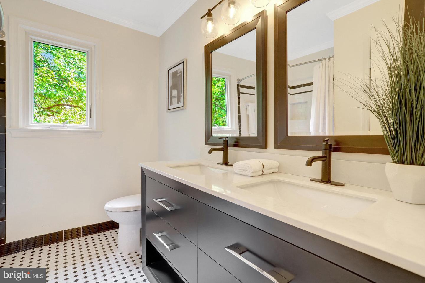10510 HENDERSON RD, FAIRFAX STATION, Virginia 22039, 5 Bedrooms Bedrooms, ,3 BathroomsBathrooms,Residential,For sale,10510 HENDERSON RD,VAFX2268076 MLS # VAFX2268076