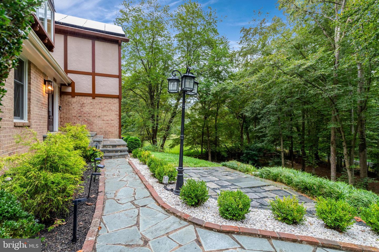 10510 HENDERSON RD, FAIRFAX STATION, Virginia 22039, 5 Bedrooms Bedrooms, ,3 BathroomsBathrooms,Residential,For sale,10510 HENDERSON RD,VAFX2268076 MLS # VAFX2268076