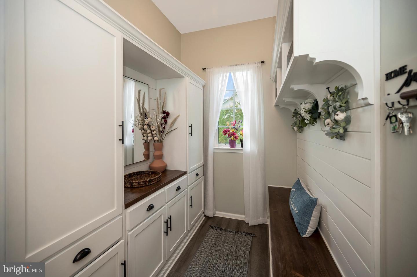 20 GENEVIEVE CT, FREDERICKSBURG, Virginia 22406, 5 Bedrooms Bedrooms, ,5 BathroomsBathrooms,Residential,For sale,20 GENEVIEVE CT,VAST2042780 MLS # VAST2042780