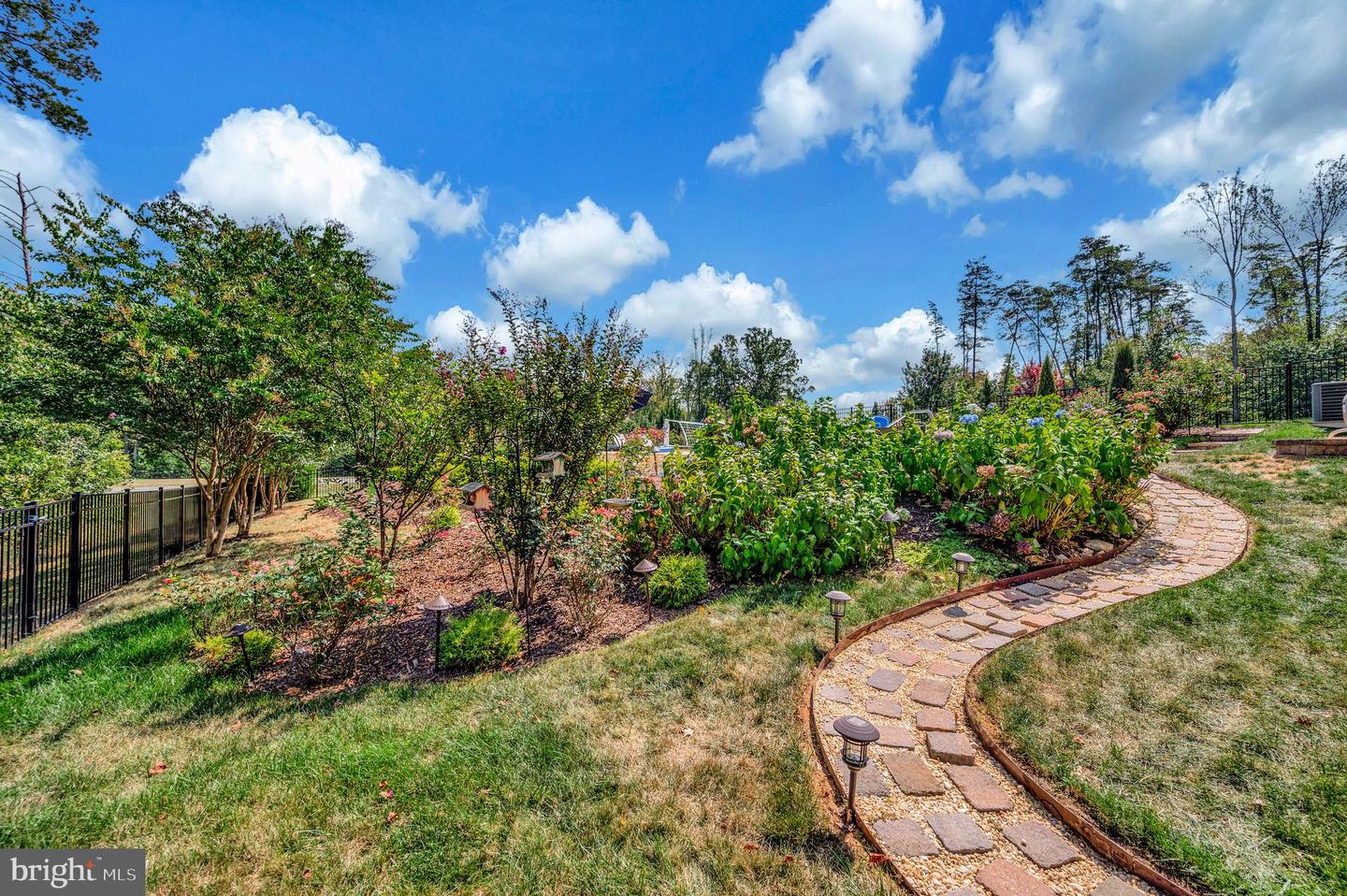 20 GENEVIEVE CT, FREDERICKSBURG, Virginia 22406, 5 Bedrooms Bedrooms, ,5 BathroomsBathrooms,Residential,For sale,20 GENEVIEVE CT,VAST2042780 MLS # VAST2042780