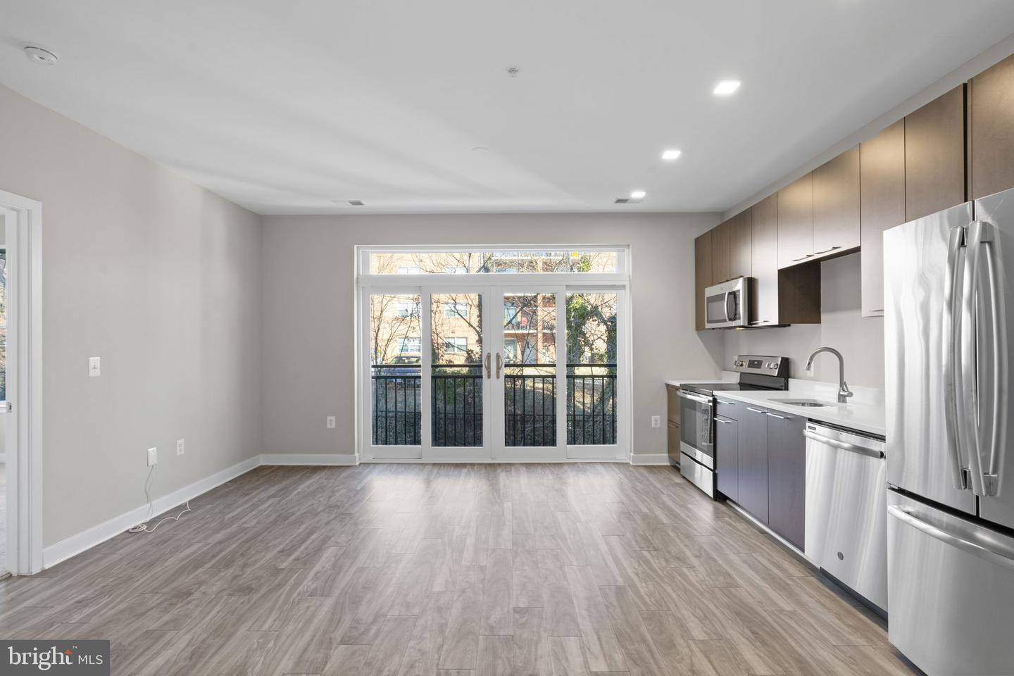 989 S BUCHANAN ST #312, ARLINGTON, Virginia 22204, 2 Bedrooms Bedrooms, ,2 BathroomsBathrooms,Residential,For sale,989 S BUCHANAN ST #312,VAAR2063942 MLS # VAAR2063942