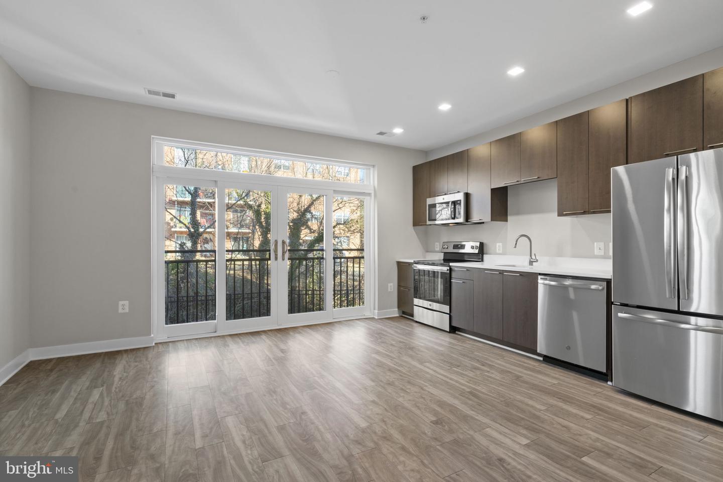 989 S BUCHANAN ST #312, ARLINGTON, Virginia 22204, 2 Bedrooms Bedrooms, ,2 BathroomsBathrooms,Residential,For sale,989 S BUCHANAN ST #312,VAAR2063942 MLS # VAAR2063942