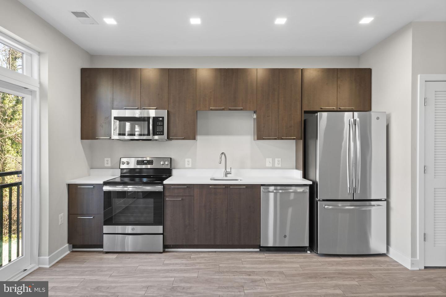 989 S BUCHANAN ST #312, ARLINGTON, Virginia 22204, 2 Bedrooms Bedrooms, ,2 BathroomsBathrooms,Residential,For sale,989 S BUCHANAN ST #312,VAAR2063942 MLS # VAAR2063942