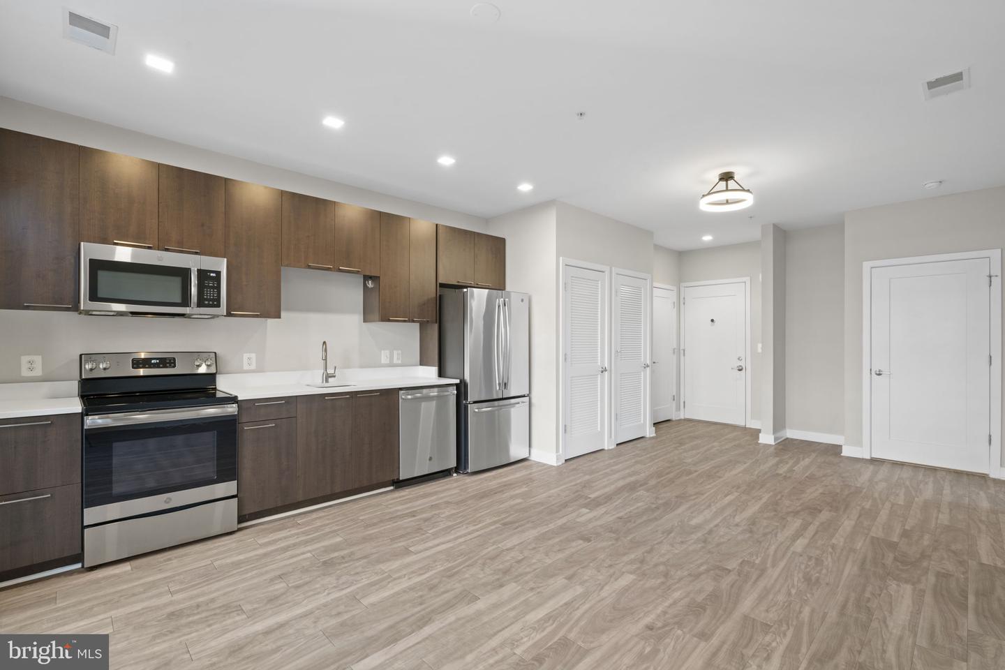 989 S BUCHANAN ST #312, ARLINGTON, Virginia 22204, 2 Bedrooms Bedrooms, ,2 BathroomsBathrooms,Residential,For sale,989 S BUCHANAN ST #312,VAAR2063942 MLS # VAAR2063942