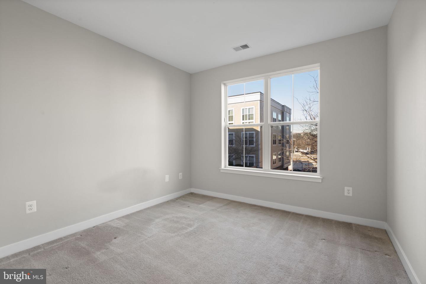 989 S BUCHANAN ST #312, ARLINGTON, Virginia 22204, 2 Bedrooms Bedrooms, ,2 BathroomsBathrooms,Residential,For sale,989 S BUCHANAN ST #312,VAAR2063942 MLS # VAAR2063942