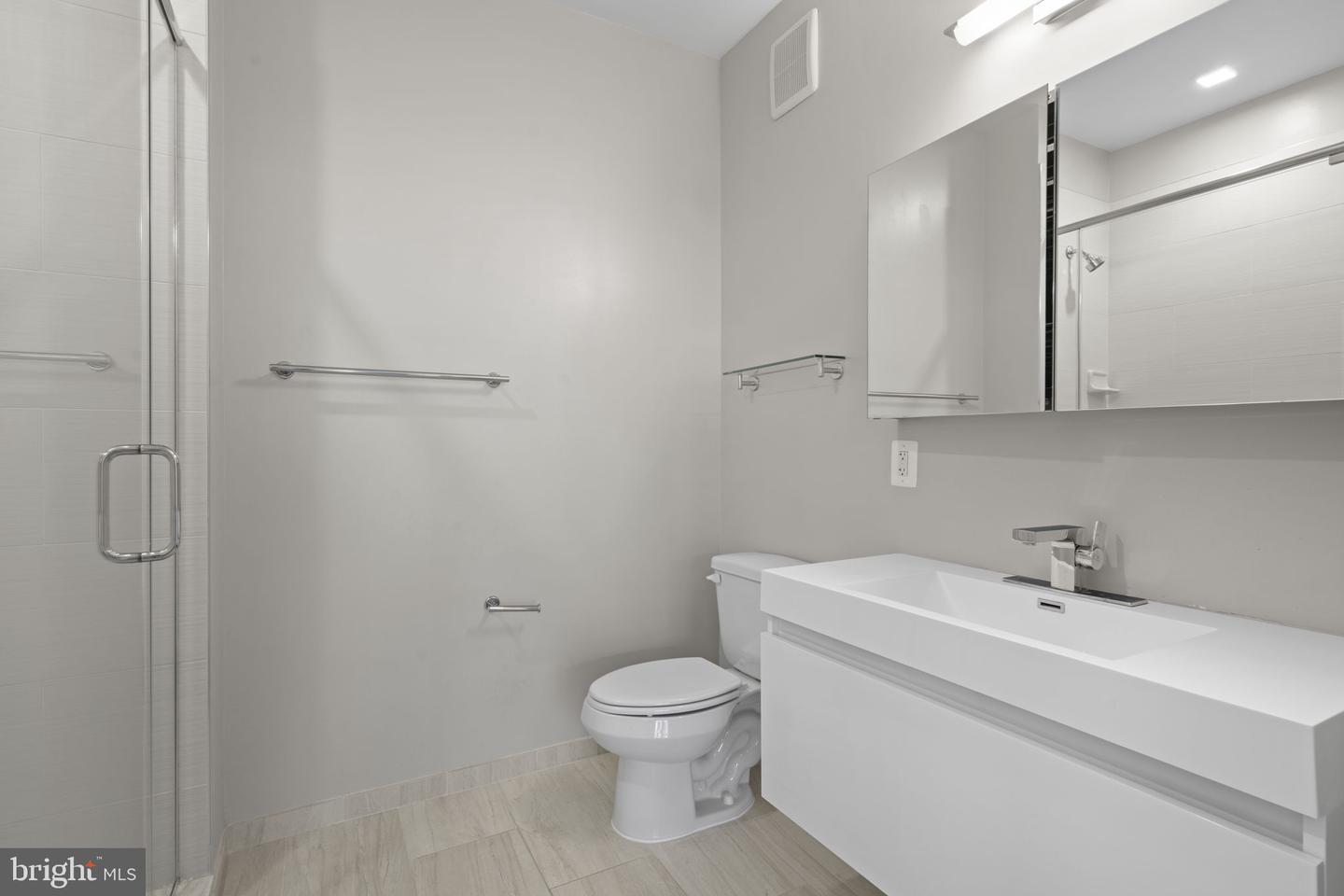989 S BUCHANAN ST #312, ARLINGTON, Virginia 22204, 2 Bedrooms Bedrooms, ,2 BathroomsBathrooms,Residential,For sale,989 S BUCHANAN ST #312,VAAR2063942 MLS # VAAR2063942
