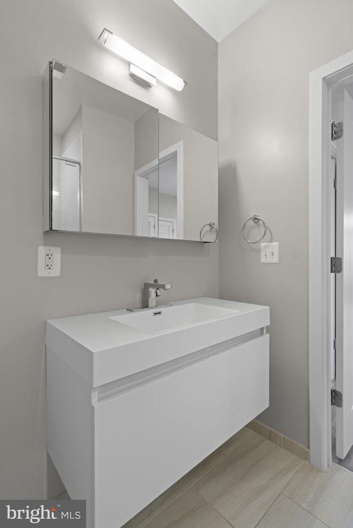 989 S BUCHANAN ST #312, ARLINGTON, Virginia 22204, 2 Bedrooms Bedrooms, ,2 BathroomsBathrooms,Residential,For sale,989 S BUCHANAN ST #312,VAAR2063942 MLS # VAAR2063942