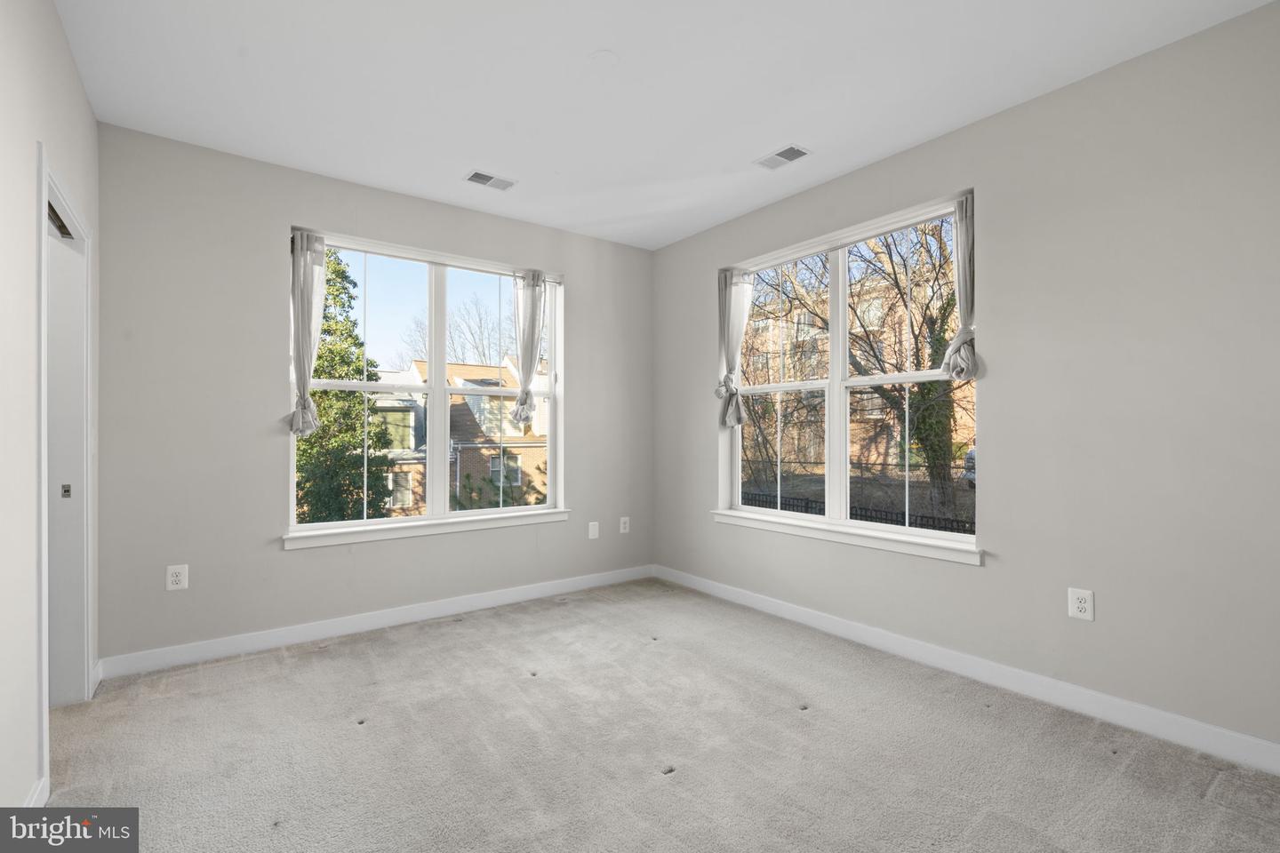989 S BUCHANAN ST #312, ARLINGTON, Virginia 22204, 2 Bedrooms Bedrooms, ,2 BathroomsBathrooms,Residential,For sale,989 S BUCHANAN ST #312,VAAR2063942 MLS # VAAR2063942