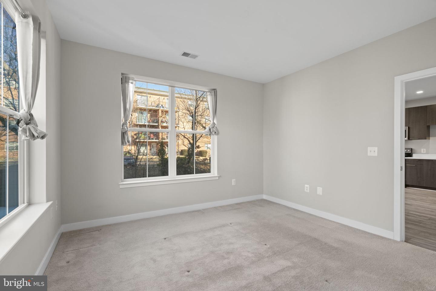 989 S BUCHANAN ST #312, ARLINGTON, Virginia 22204, 2 Bedrooms Bedrooms, ,2 BathroomsBathrooms,Residential,For sale,989 S BUCHANAN ST #312,VAAR2063942 MLS # VAAR2063942
