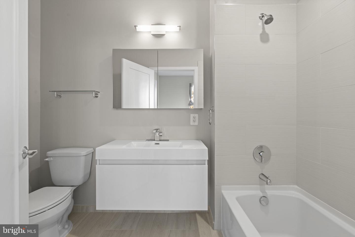 989 S BUCHANAN ST #312, ARLINGTON, Virginia 22204, 2 Bedrooms Bedrooms, ,2 BathroomsBathrooms,Residential,For sale,989 S BUCHANAN ST #312,VAAR2063942 MLS # VAAR2063942