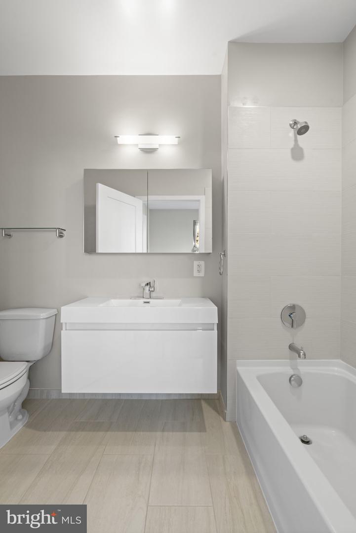 989 S BUCHANAN ST #312, ARLINGTON, Virginia 22204, 2 Bedrooms Bedrooms, ,2 BathroomsBathrooms,Residential,For sale,989 S BUCHANAN ST #312,VAAR2063942 MLS # VAAR2063942