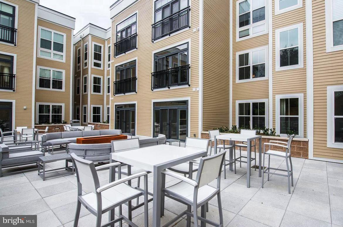 989 S BUCHANAN ST #312, ARLINGTON, Virginia 22204, 2 Bedrooms Bedrooms, ,2 BathroomsBathrooms,Residential,For sale,989 S BUCHANAN ST #312,VAAR2063942 MLS # VAAR2063942