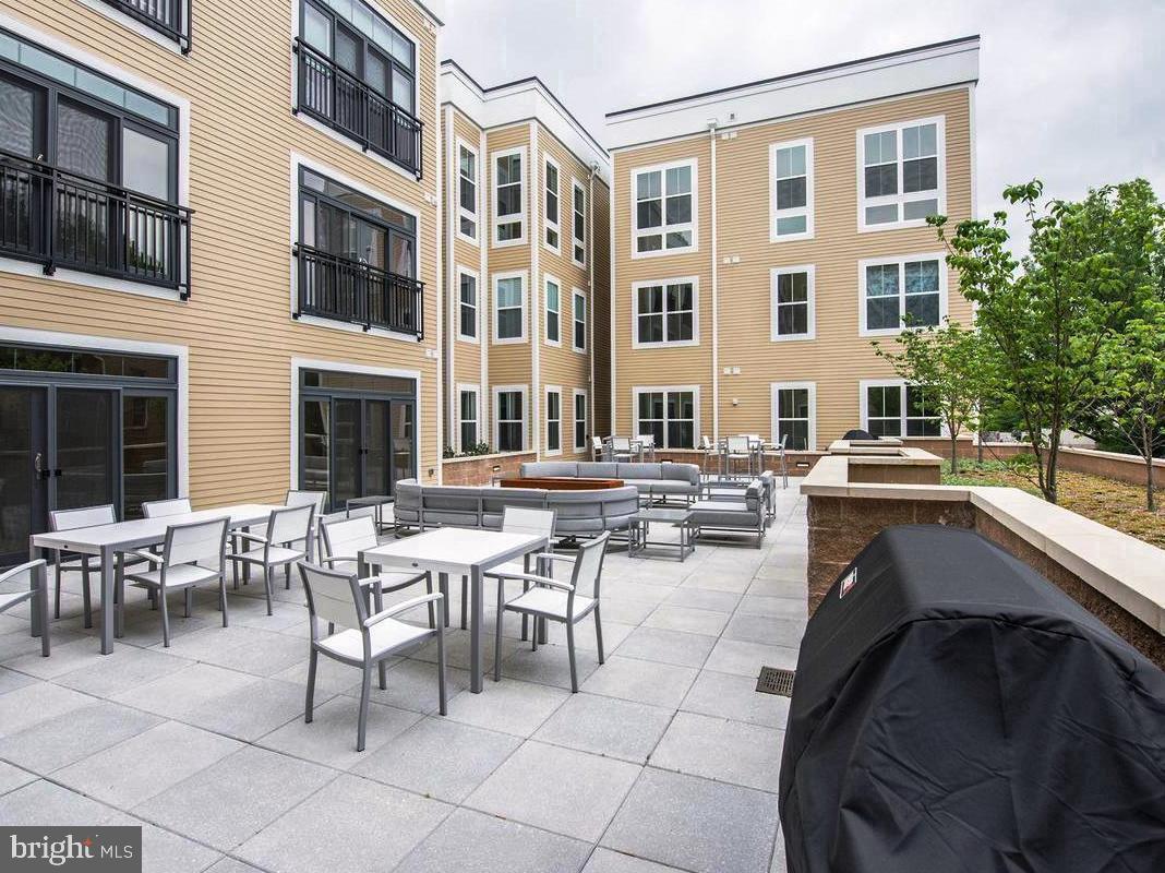 989 S BUCHANAN ST #312, ARLINGTON, Virginia 22204, 2 Bedrooms Bedrooms, ,2 BathroomsBathrooms,Residential,For sale,989 S BUCHANAN ST #312,VAAR2063942 MLS # VAAR2063942