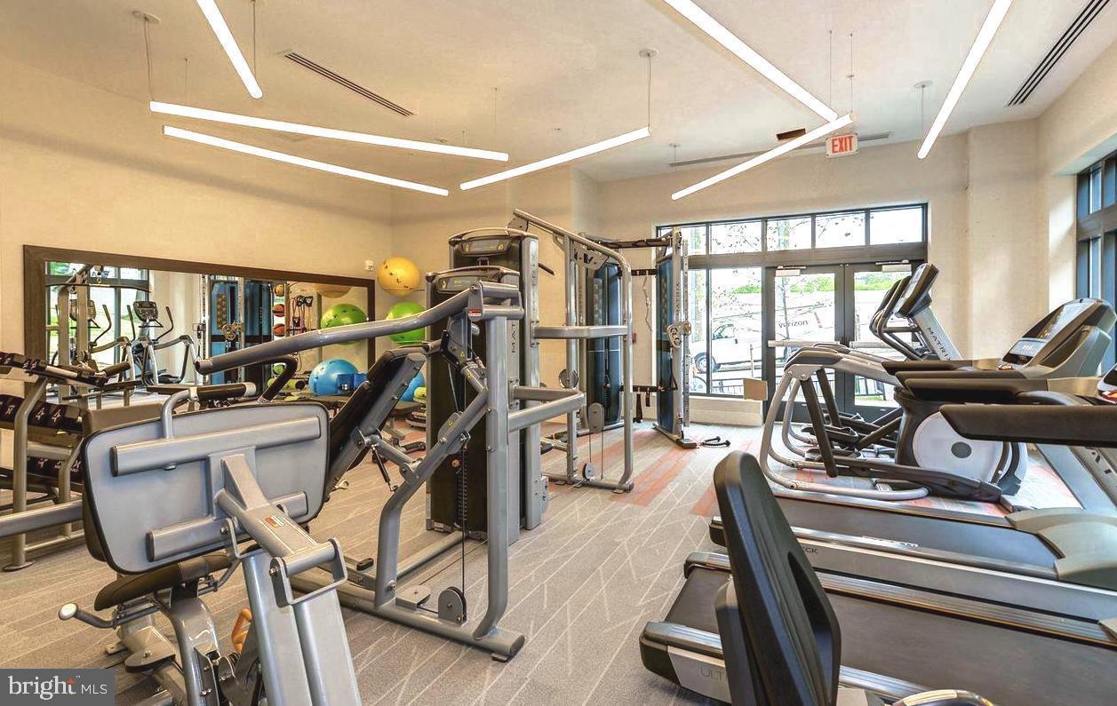 989 S BUCHANAN ST #312, ARLINGTON, Virginia 22204, 2 Bedrooms Bedrooms, ,2 BathroomsBathrooms,Residential,For sale,989 S BUCHANAN ST #312,VAAR2063942 MLS # VAAR2063942