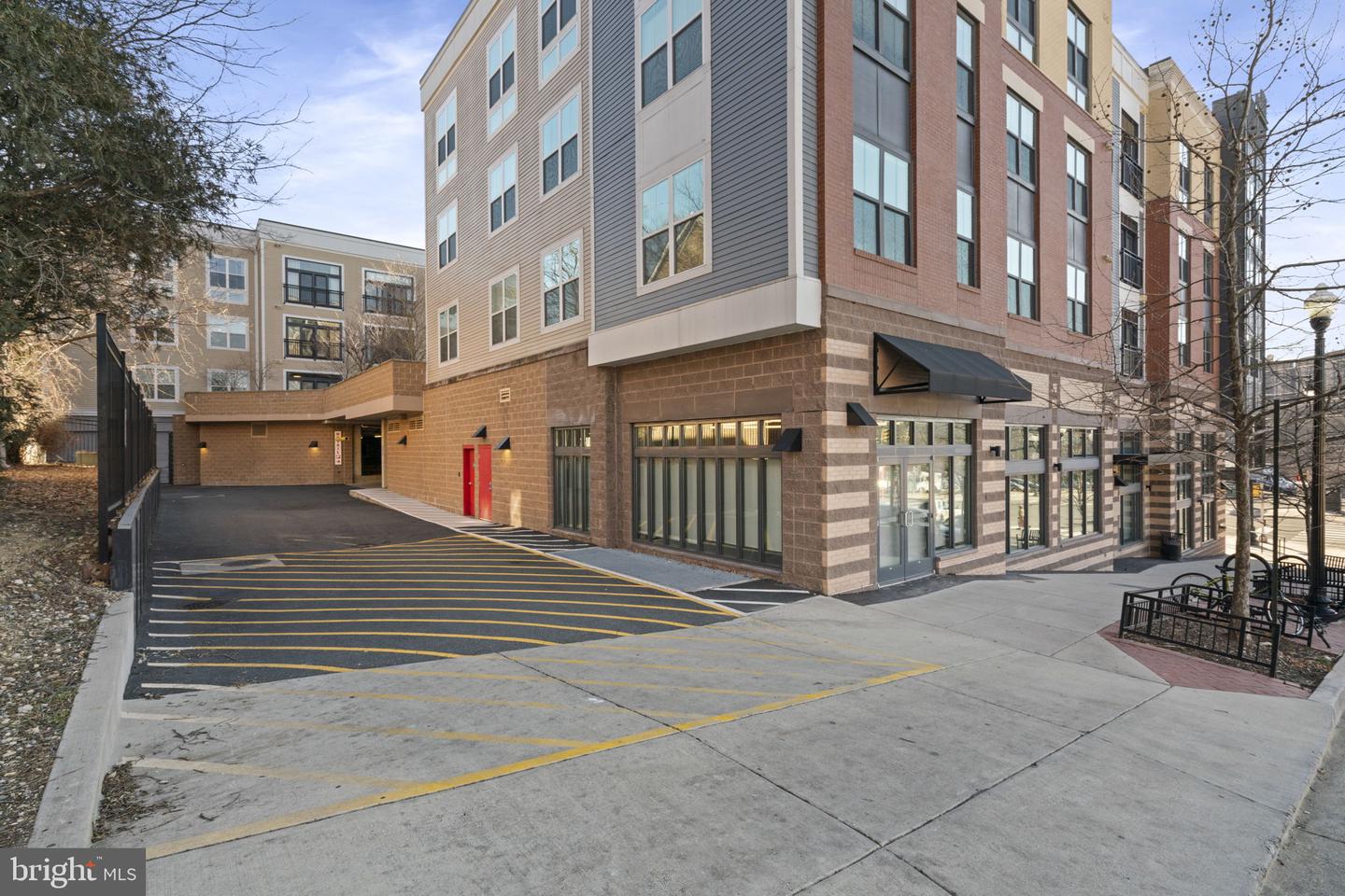 989 S BUCHANAN ST #312, ARLINGTON, Virginia 22204, 2 Bedrooms Bedrooms, ,2 BathroomsBathrooms,Residential,For sale,989 S BUCHANAN ST #312,VAAR2063942 MLS # VAAR2063942