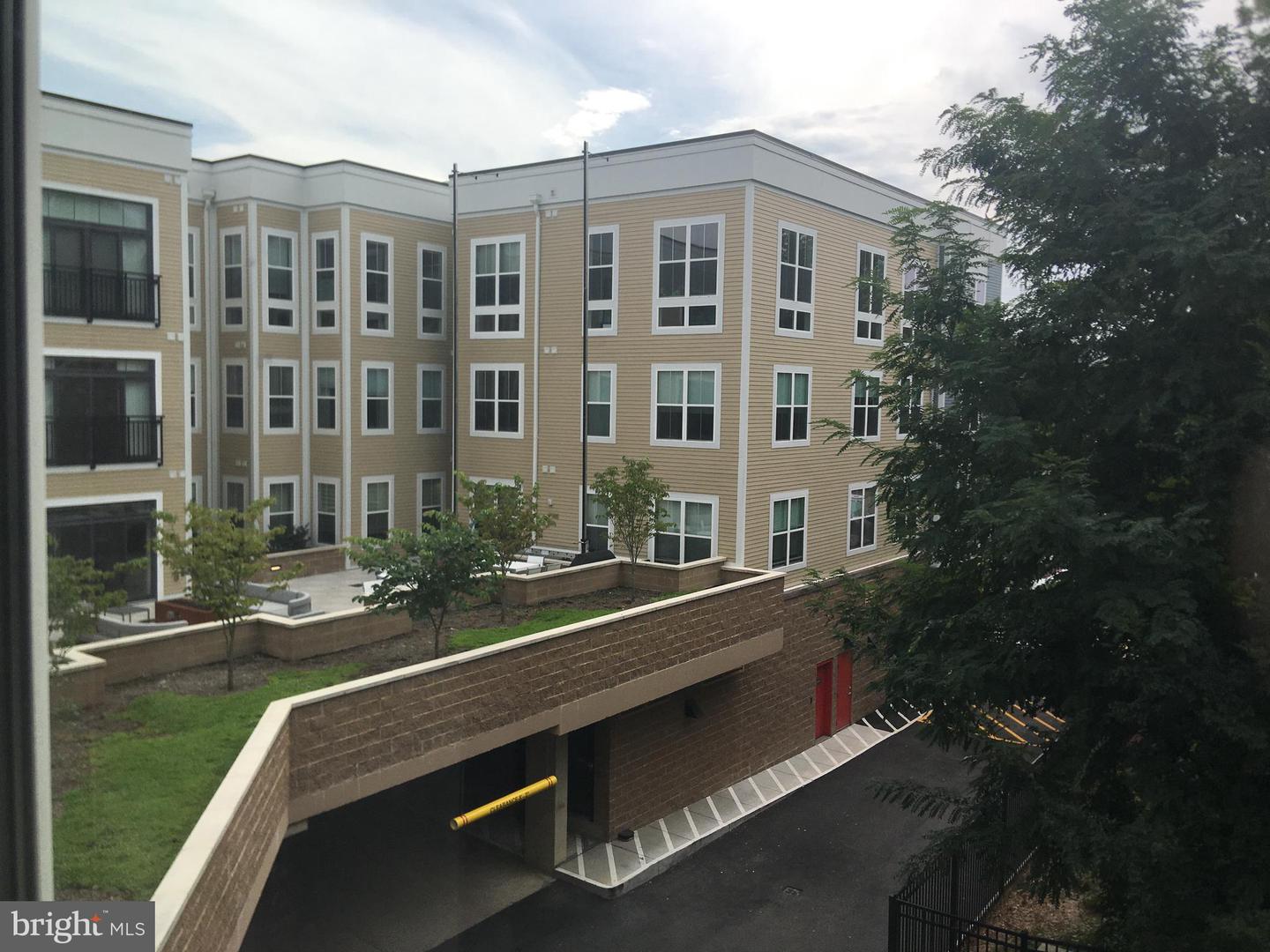 989 S BUCHANAN ST #312, ARLINGTON, Virginia 22204, 2 Bedrooms Bedrooms, ,2 BathroomsBathrooms,Residential,For sale,989 S BUCHANAN ST #312,VAAR2063942 MLS # VAAR2063942