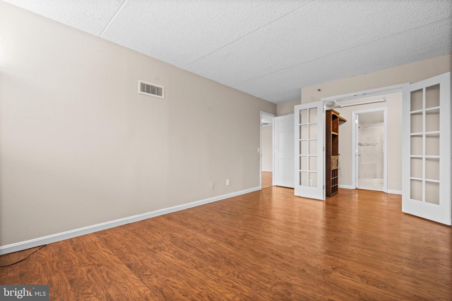 5911 EDSALL RD #803, ALEXANDRIA, Virginia 22304, 2 Bedrooms Bedrooms, ,2 BathroomsBathrooms,Residential,For sale,5911 EDSALL RD #803,VAAX2050048 MLS # VAAX2050048