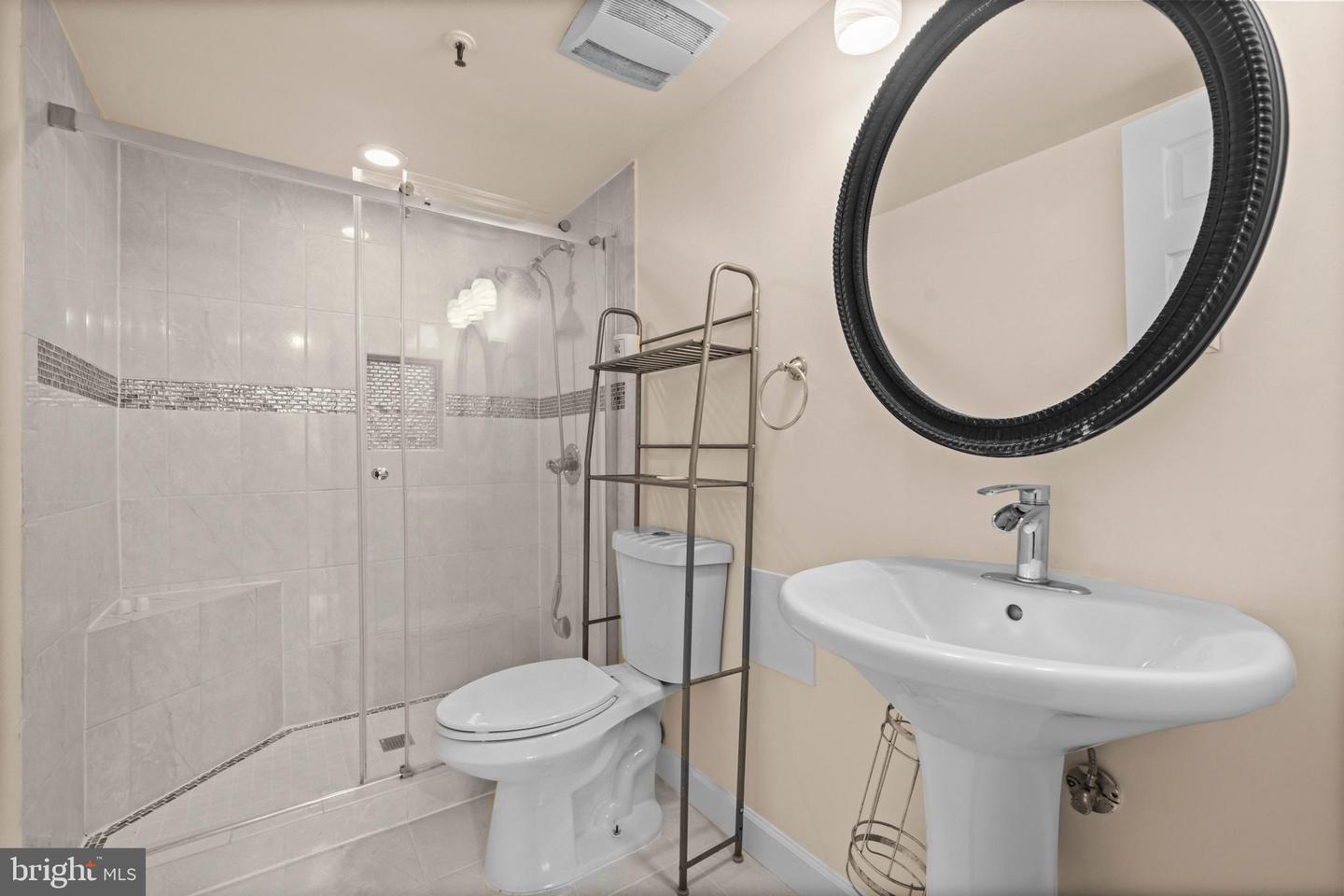 5911 EDSALL RD #803, ALEXANDRIA, Virginia 22304, 2 Bedrooms Bedrooms, ,2 BathroomsBathrooms,Residential,For sale,5911 EDSALL RD #803,VAAX2050048 MLS # VAAX2050048