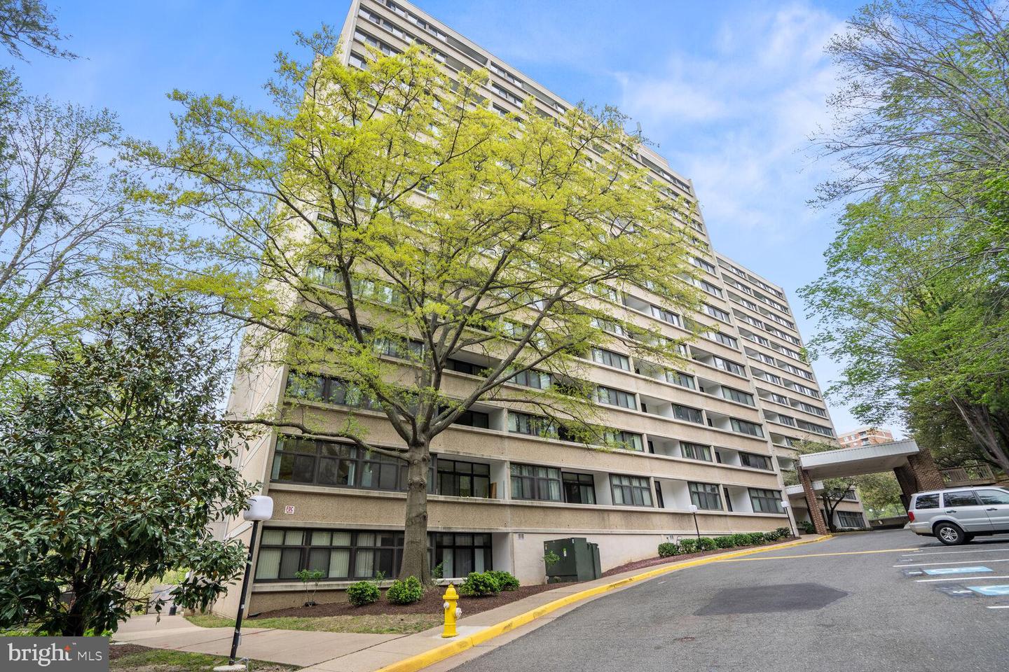 5911 EDSALL RD #803, ALEXANDRIA, Virginia 22304, 2 Bedrooms Bedrooms, ,2 BathroomsBathrooms,Residential,For sale,5911 EDSALL RD #803,VAAX2050048 MLS # VAAX2050048