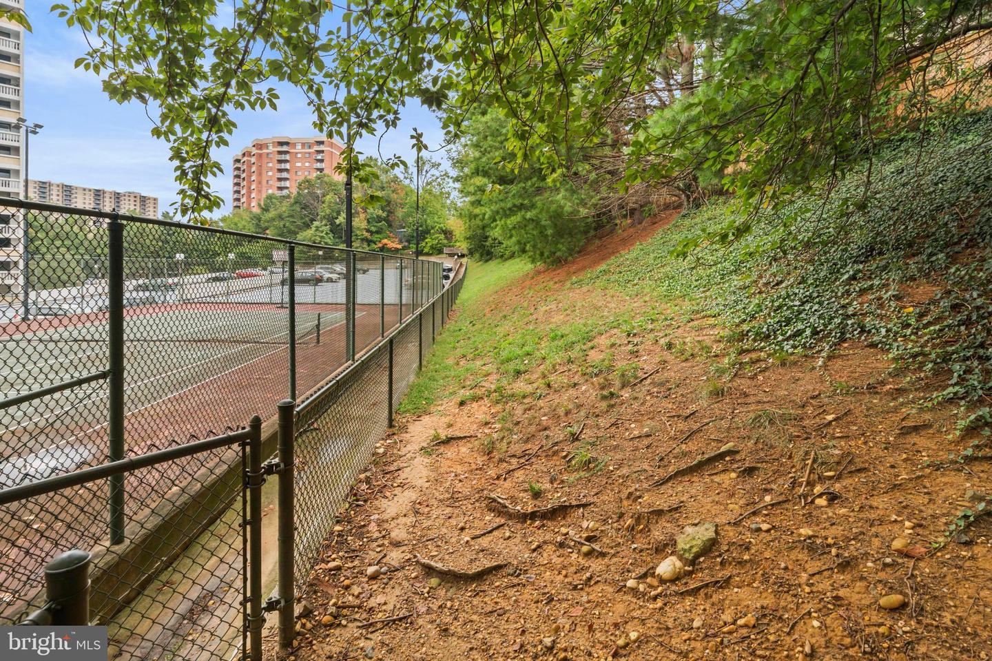 5911 EDSALL RD #803, ALEXANDRIA, Virginia 22304, 2 Bedrooms Bedrooms, ,2 BathroomsBathrooms,Residential,For sale,5911 EDSALL RD #803,VAAX2050048 MLS # VAAX2050048