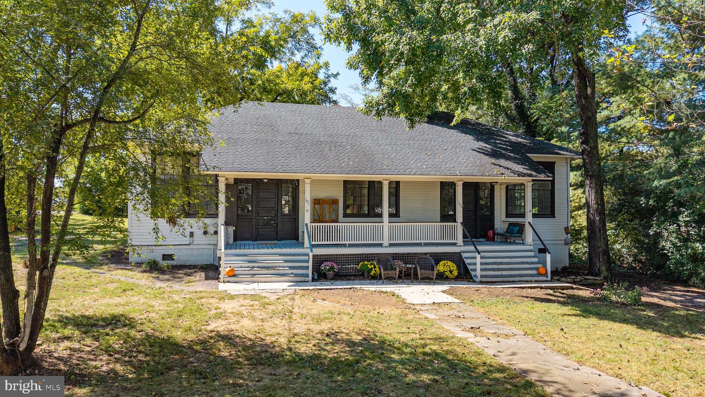 101, 103 W MAIN ST W #101, 103, BOYCE, Virginia 22620, 4 Bedrooms Bedrooms, ,2 BathroomsBathrooms,Residential,For sale,101, 103 W MAIN ST W #101,103,VACL2006092 MLS # VACL2006092