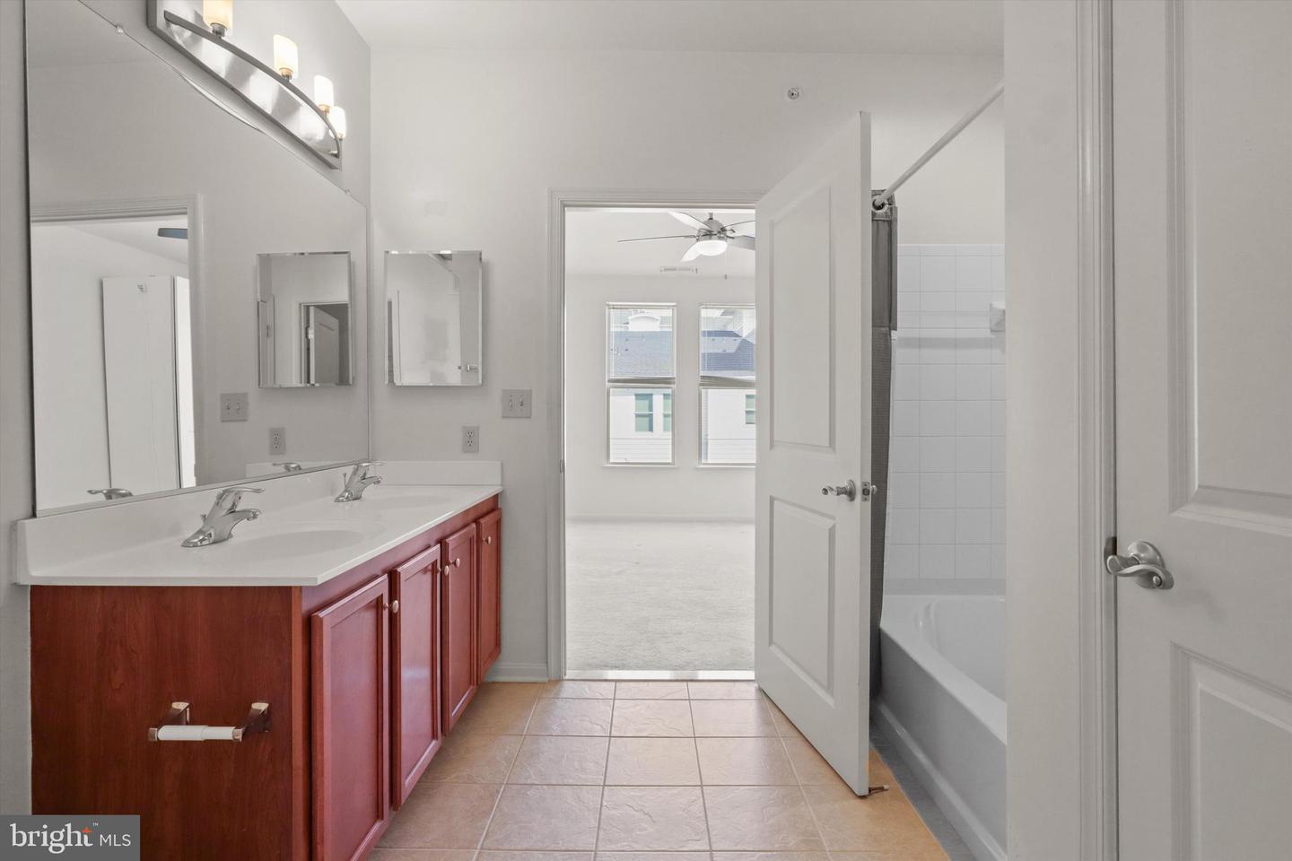 2655 PROSPERITY AVE #449, FAIRFAX, Virginia 22031, 2 Bedrooms Bedrooms, 4 Rooms Rooms,2 BathroomsBathrooms,Residential,For sale,2655 PROSPERITY AVE #449,VAFX2268794 MLS # VAFX2268794