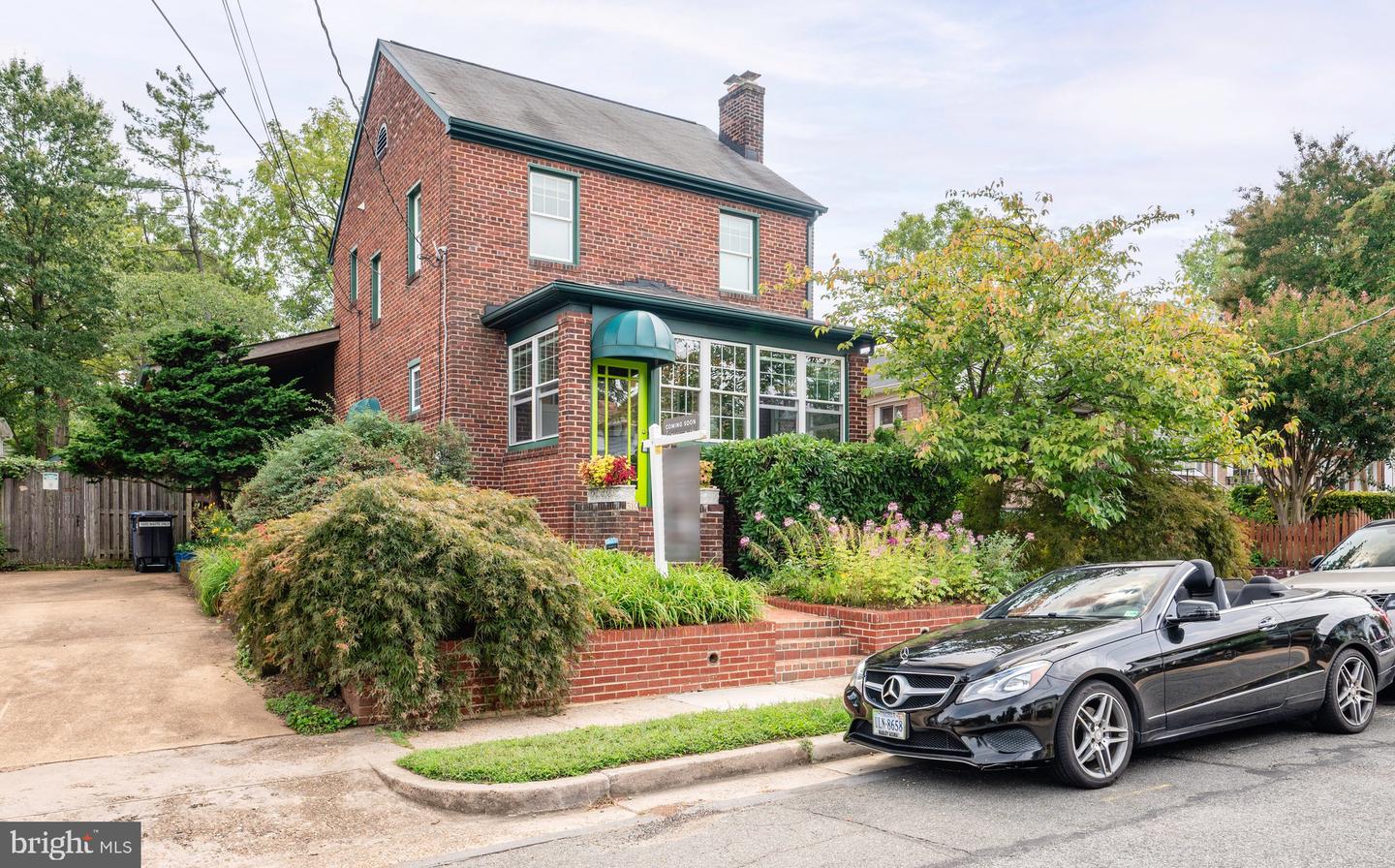319 LAVERNE AVE, ALEXANDRIA, Virginia 22305, 2 Bedrooms Bedrooms, ,2 BathroomsBathrooms,Residential,For sale,319 LAVERNE AVE,VAAX2050086 MLS # VAAX2050086