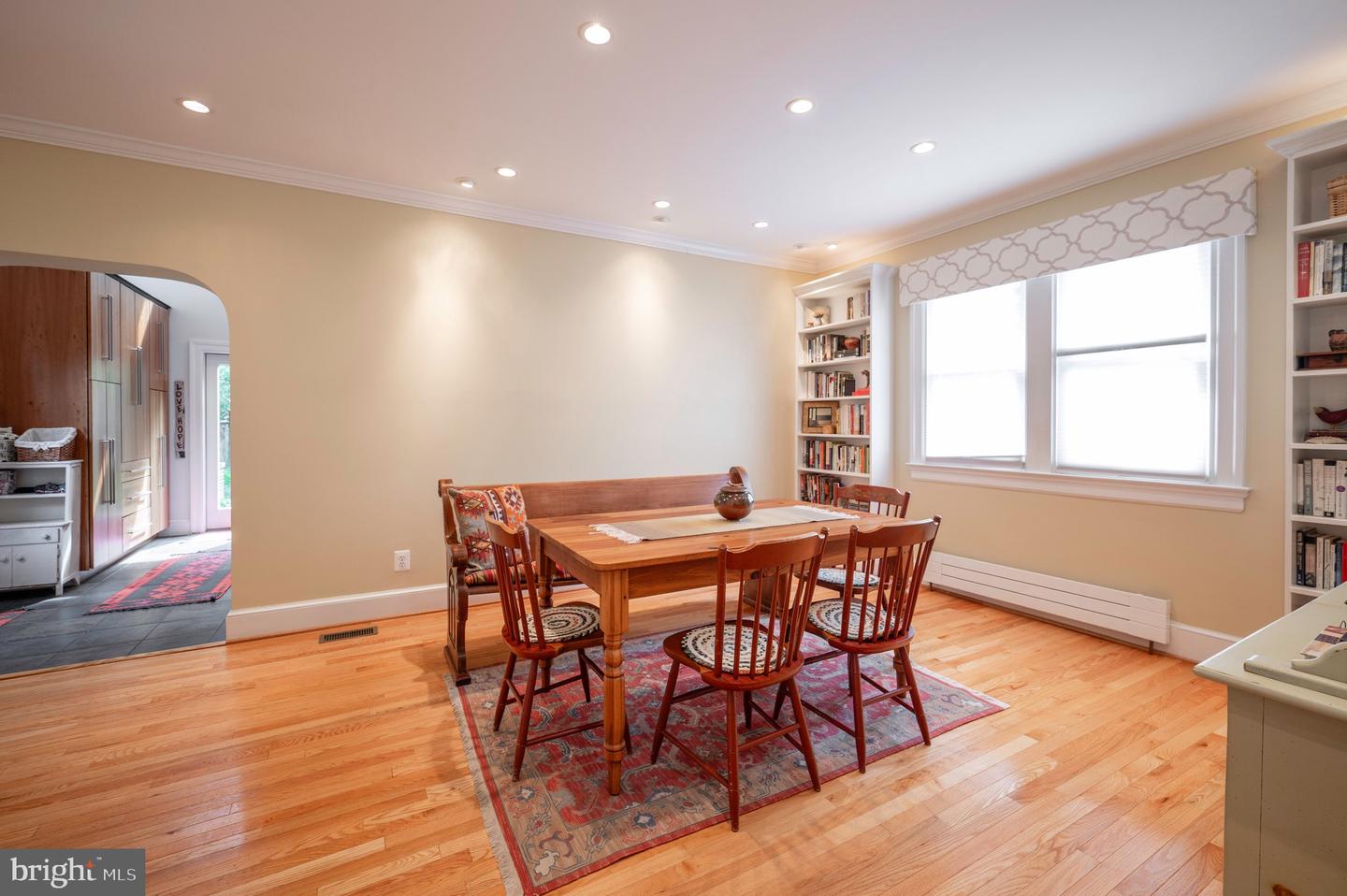 319 LAVERNE AVE, ALEXANDRIA, Virginia 22305, 2 Bedrooms Bedrooms, ,2 BathroomsBathrooms,Residential,For sale,319 LAVERNE AVE,VAAX2050086 MLS # VAAX2050086