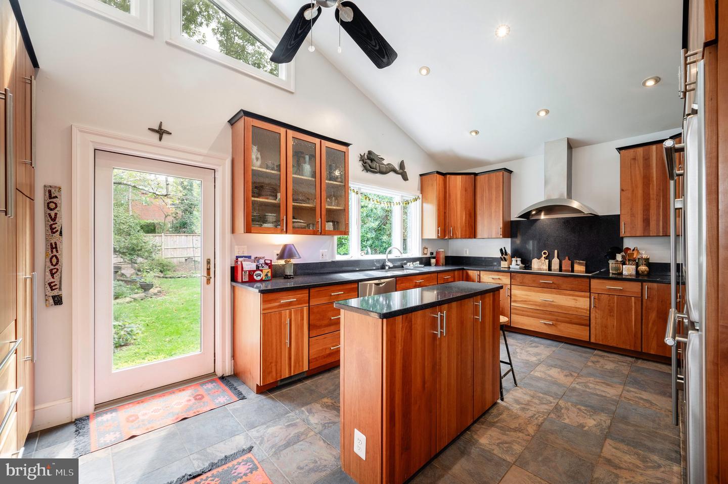 319 LAVERNE AVE, ALEXANDRIA, Virginia 22305, 2 Bedrooms Bedrooms, ,2 BathroomsBathrooms,Residential,For sale,319 LAVERNE AVE,VAAX2050086 MLS # VAAX2050086