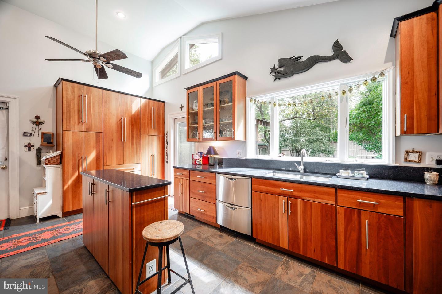 319 LAVERNE AVE, ALEXANDRIA, Virginia 22305, 2 Bedrooms Bedrooms, ,2 BathroomsBathrooms,Residential,For sale,319 LAVERNE AVE,VAAX2050086 MLS # VAAX2050086