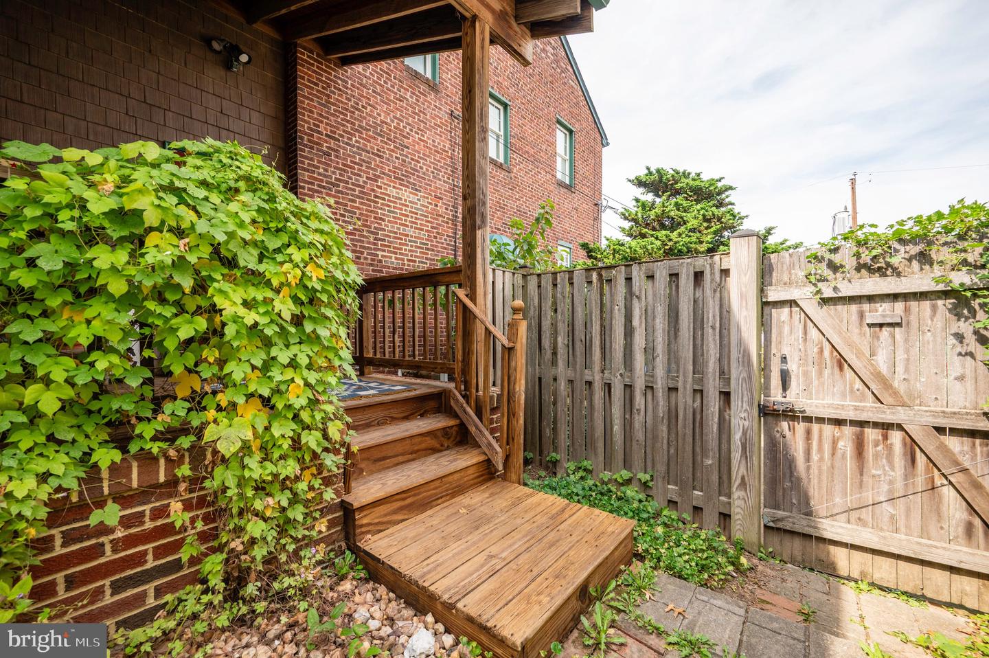 319 LAVERNE AVE, ALEXANDRIA, Virginia 22305, 2 Bedrooms Bedrooms, ,2 BathroomsBathrooms,Residential,For sale,319 LAVERNE AVE,VAAX2050086 MLS # VAAX2050086
