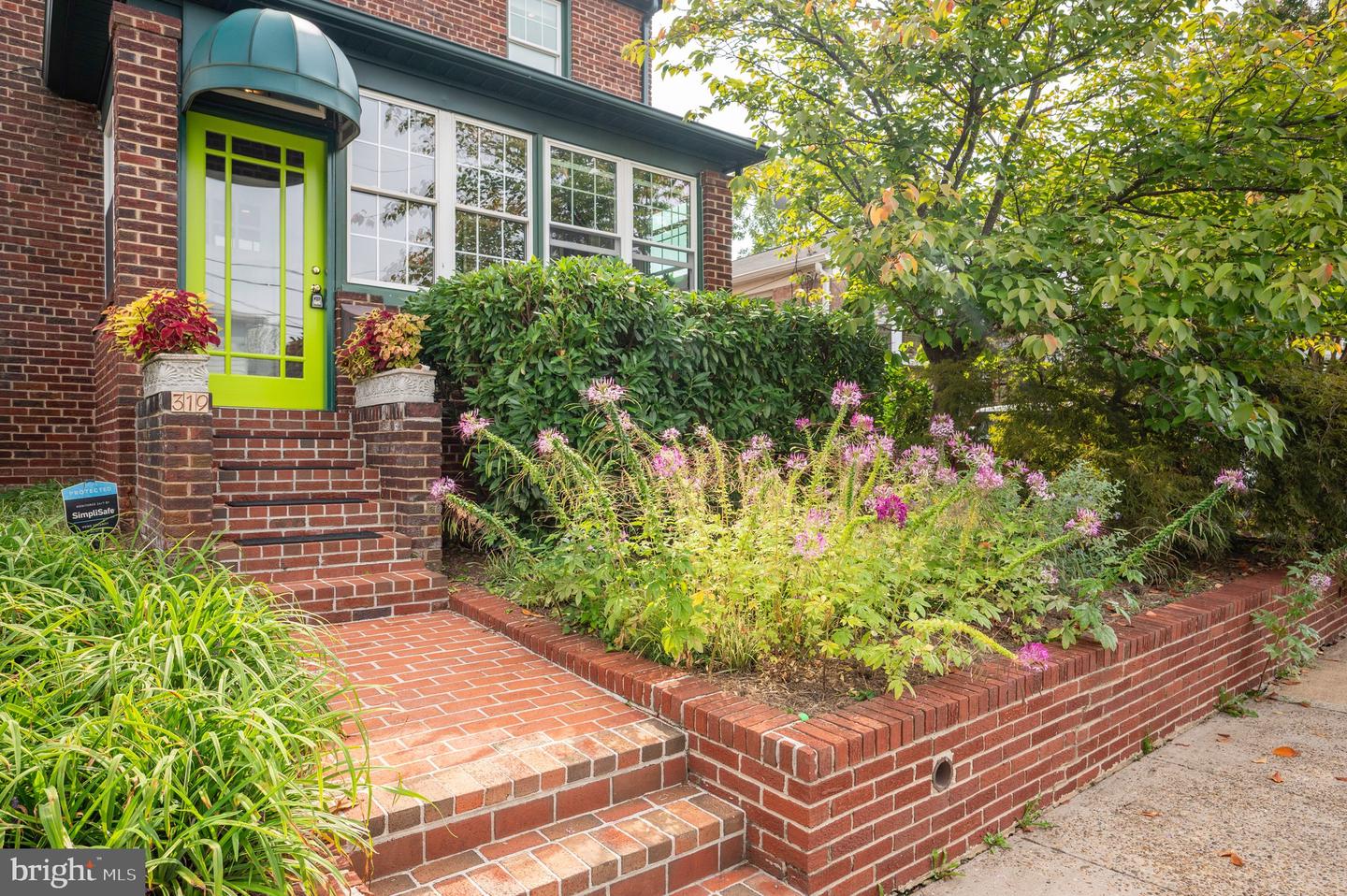 319 LAVERNE AVE, ALEXANDRIA, Virginia 22305, 2 Bedrooms Bedrooms, ,2 BathroomsBathrooms,Residential,For sale,319 LAVERNE AVE,VAAX2050086 MLS # VAAX2050086