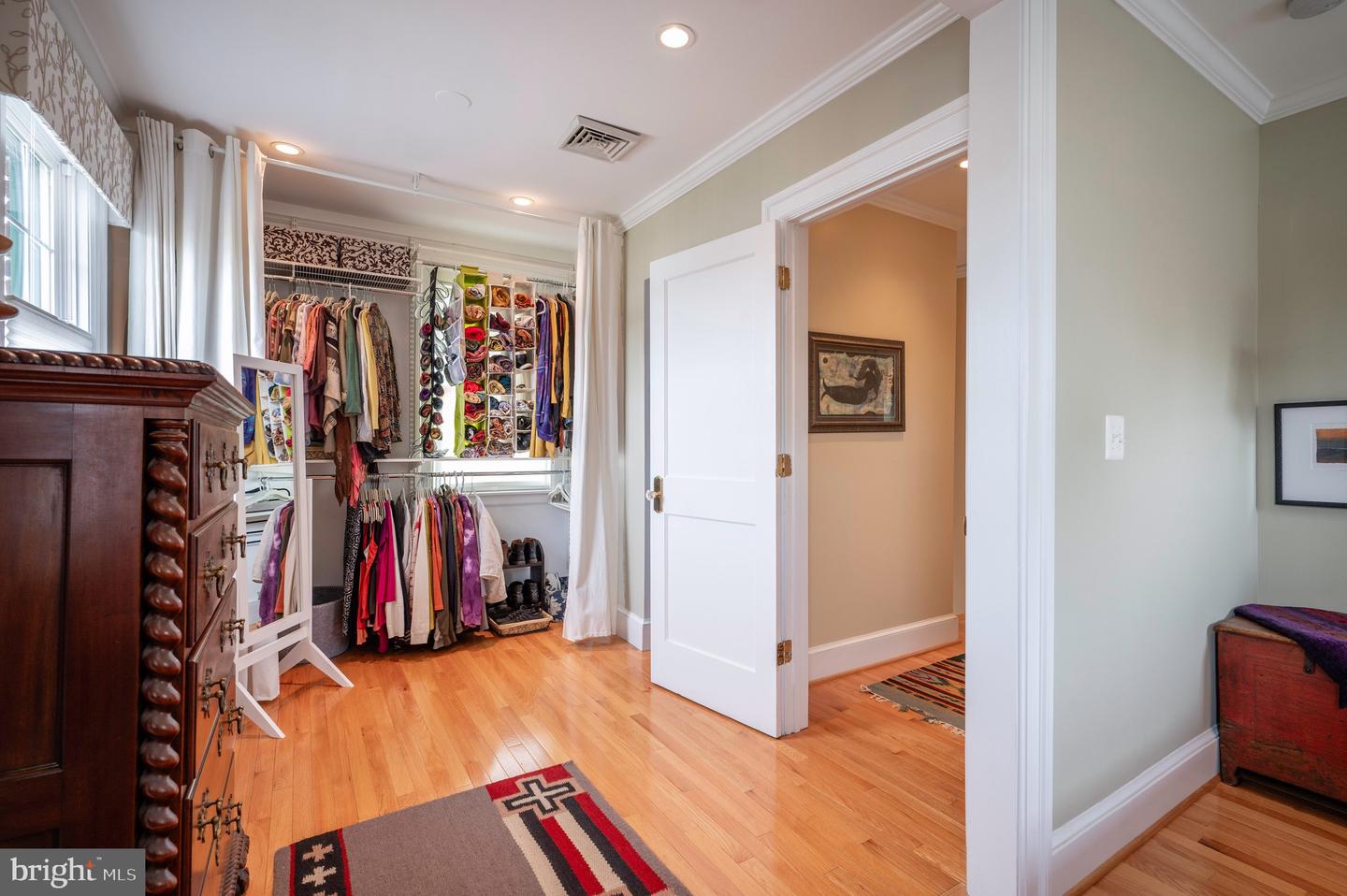 319 LAVERNE AVE, ALEXANDRIA, Virginia 22305, 2 Bedrooms Bedrooms, ,2 BathroomsBathrooms,Residential,For sale,319 LAVERNE AVE,VAAX2050086 MLS # VAAX2050086