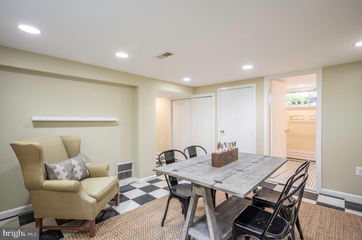 319 LAVERNE AVE, ALEXANDRIA, Virginia 22305, 2 Bedrooms Bedrooms, ,2 BathroomsBathrooms,Residential,For sale,319 LAVERNE AVE,VAAX2050086 MLS # VAAX2050086