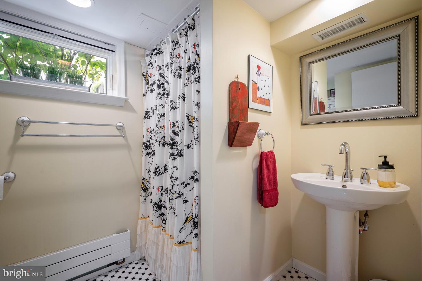 319 LAVERNE AVE, ALEXANDRIA, Virginia 22305, 2 Bedrooms Bedrooms, ,2 BathroomsBathrooms,Residential,For sale,319 LAVERNE AVE,VAAX2050086 MLS # VAAX2050086