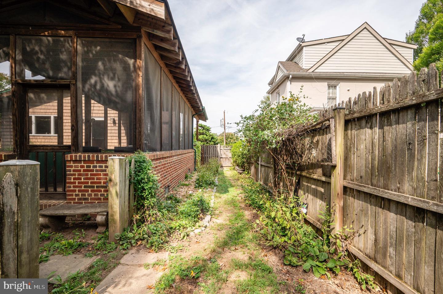 319 LAVERNE AVE, ALEXANDRIA, Virginia 22305, 2 Bedrooms Bedrooms, ,2 BathroomsBathrooms,Residential,For sale,319 LAVERNE AVE,VAAX2050086 MLS # VAAX2050086
