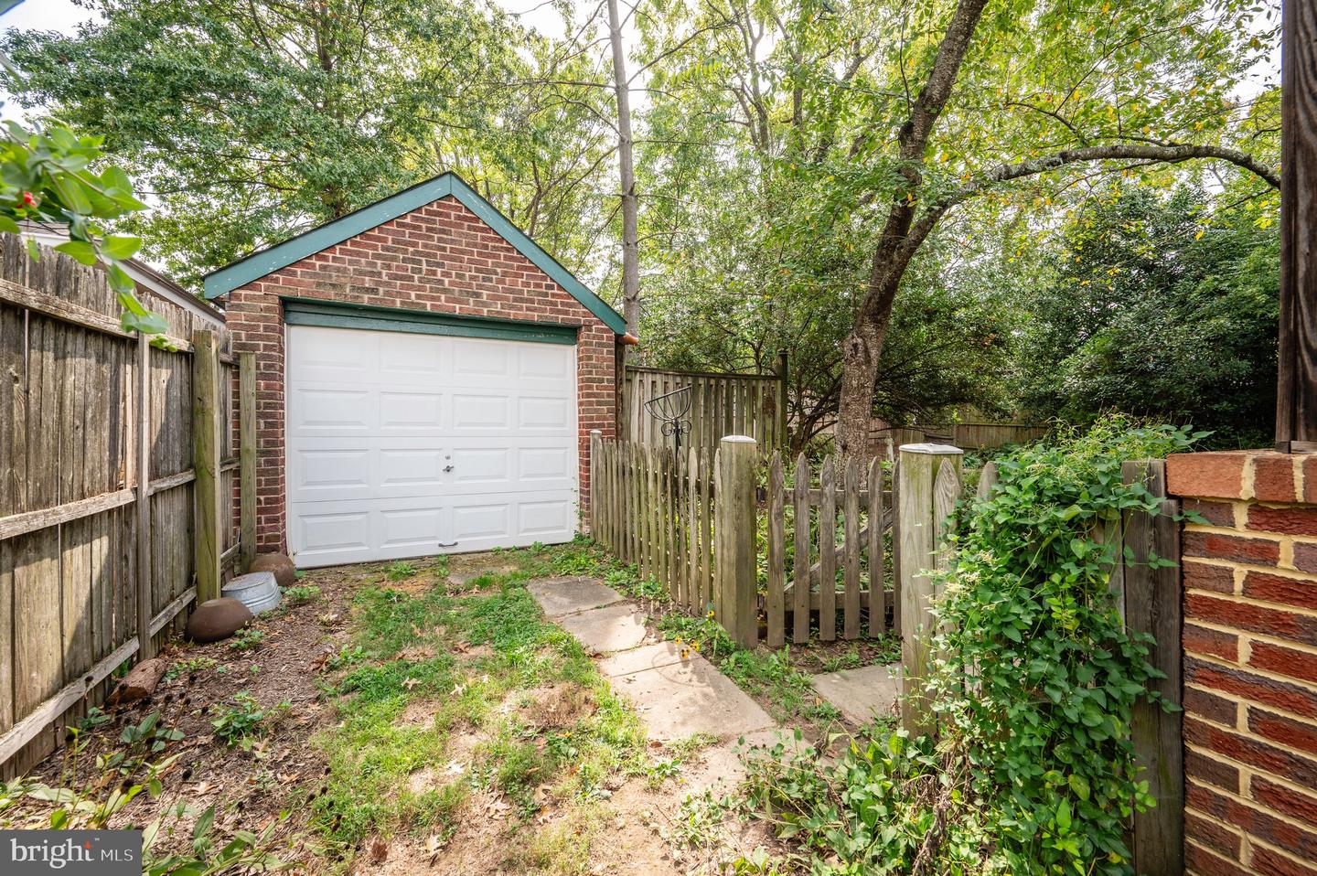 319 LAVERNE AVE, ALEXANDRIA, Virginia 22305, 2 Bedrooms Bedrooms, ,2 BathroomsBathrooms,Residential,For sale,319 LAVERNE AVE,VAAX2050086 MLS # VAAX2050086