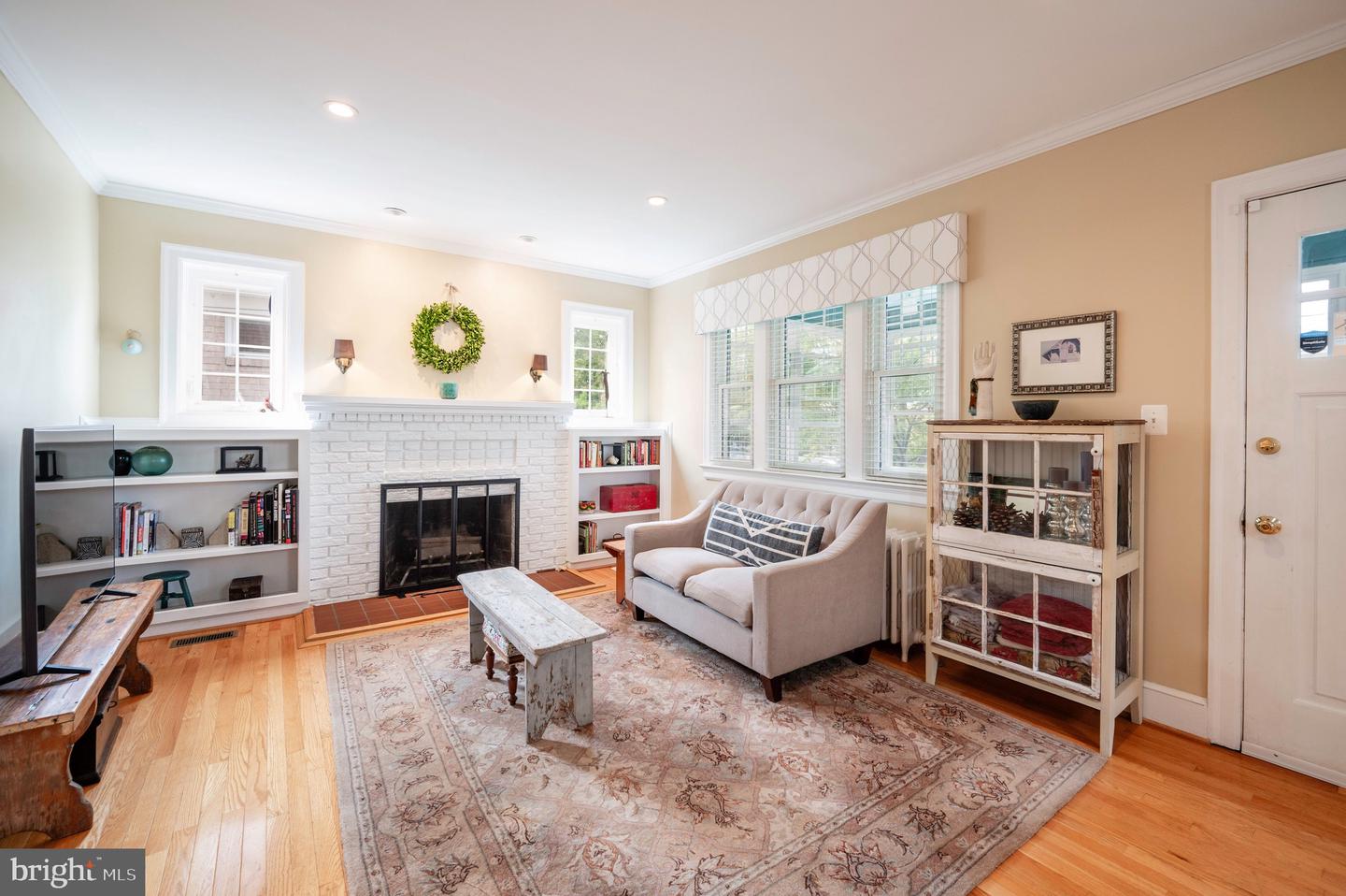 319 LAVERNE AVE, ALEXANDRIA, Virginia 22305, 2 Bedrooms Bedrooms, ,2 BathroomsBathrooms,Residential,For sale,319 LAVERNE AVE,VAAX2050086 MLS # VAAX2050086