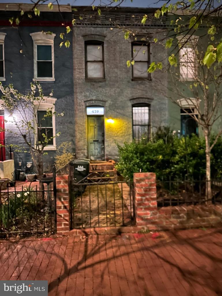439 5TH ST NE, WASHINGTON, District Of Columbia 20002, 1 Bedroom Bedrooms, 1 Room Rooms,Residential,For sale,439 5TH ST NE,DCDC2224018 MLS # DCDC2224018