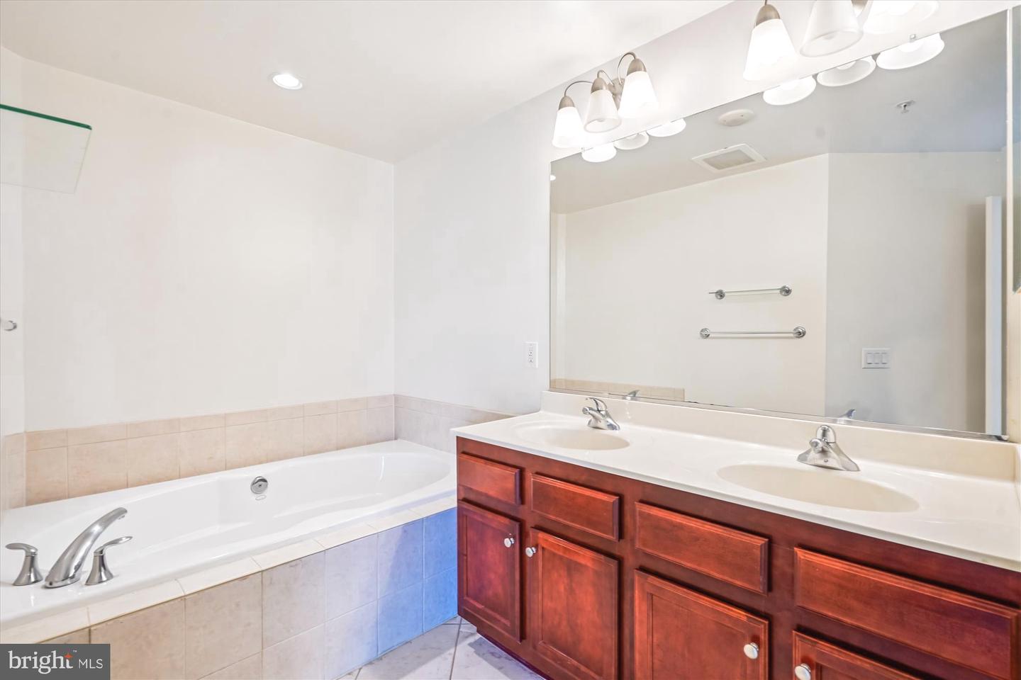 1830 FOUNTAIN DR #1004, RESTON, Virginia 20190, 3 Bedrooms Bedrooms, ,3 BathroomsBathrooms,Residential,For sale,1830 FOUNTAIN DR #1004,VAFX2269098 MLS # VAFX2269098