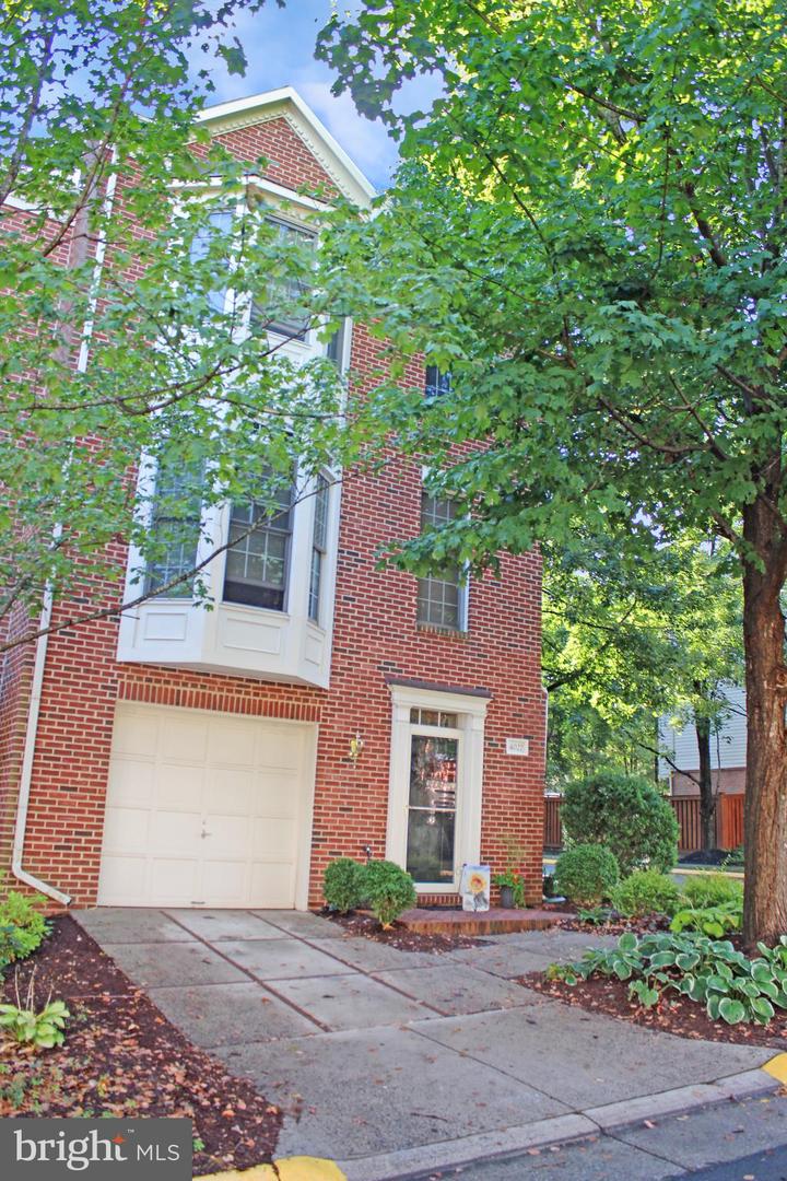 4027 HEATHERSTONE CT, FAIRFAX, Virginia 22030, 3 Bedrooms Bedrooms, ,3 BathroomsBathrooms,Residential,For sale,4027 HEATHERSTONE CT,VAFX2269158 MLS # VAFX2269158