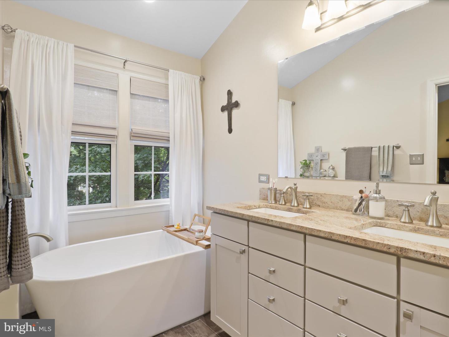 4027 HEATHERSTONE CT, FAIRFAX, Virginia 22030, 3 Bedrooms Bedrooms, ,3 BathroomsBathrooms,Residential,For sale,4027 HEATHERSTONE CT,VAFX2269158 MLS # VAFX2269158