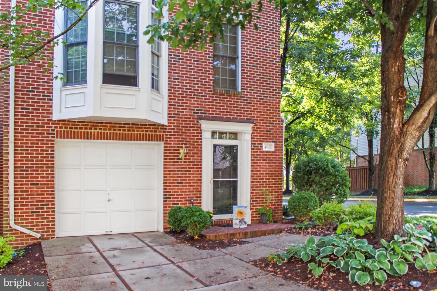 4027 HEATHERSTONE CT, FAIRFAX, Virginia 22030, 3 Bedrooms Bedrooms, ,3 BathroomsBathrooms,Residential,For sale,4027 HEATHERSTONE CT,VAFX2269158 MLS # VAFX2269158