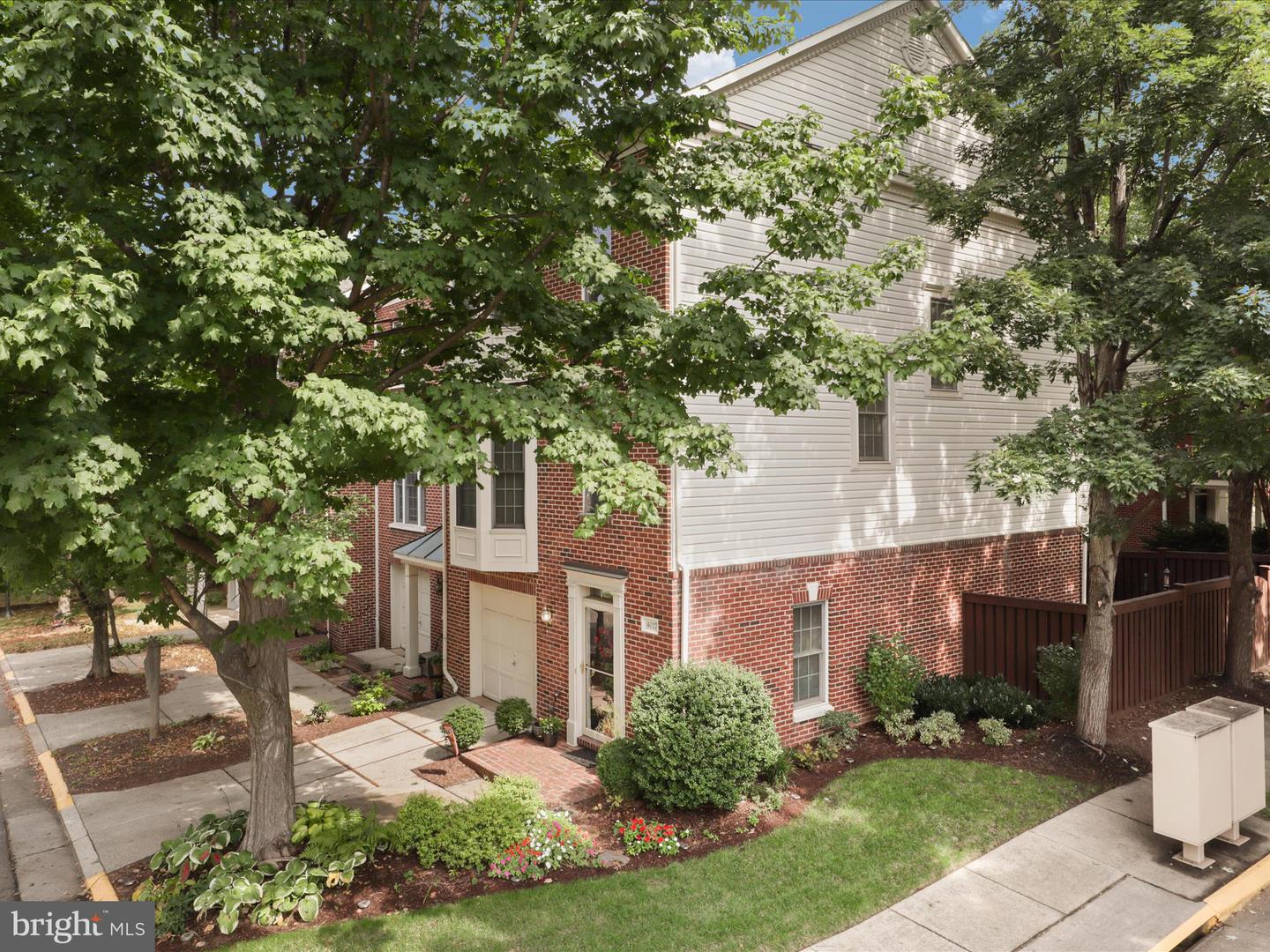 4027 HEATHERSTONE CT, FAIRFAX, Virginia 22030, 3 Bedrooms Bedrooms, ,3 BathroomsBathrooms,Residential,For sale,4027 HEATHERSTONE CT,VAFX2269158 MLS # VAFX2269158