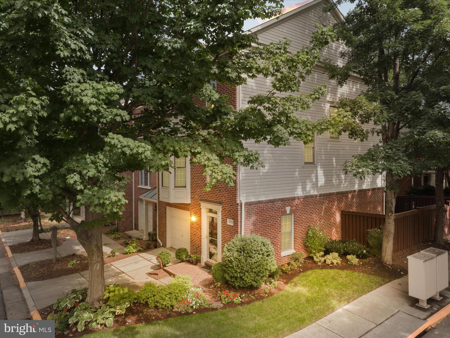 4027 HEATHERSTONE CT, FAIRFAX, Virginia 22030, 3 Bedrooms Bedrooms, ,3 BathroomsBathrooms,Residential,For sale,4027 HEATHERSTONE CT,VAFX2269158 MLS # VAFX2269158